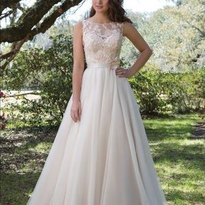 Ivory style 6165 Plus size 24 wedding dress
